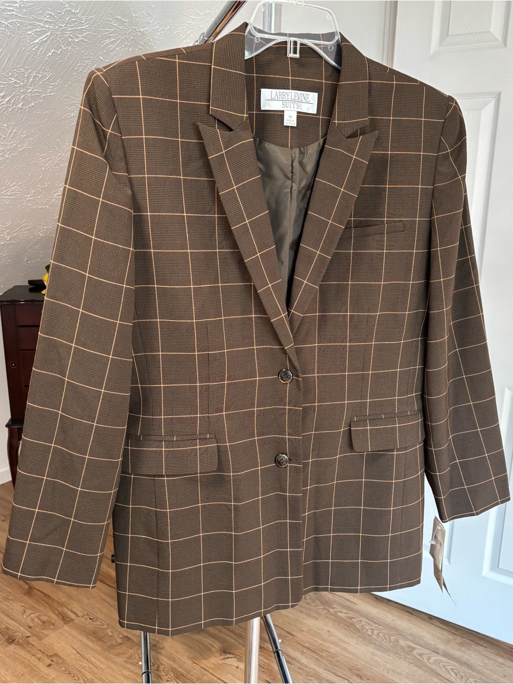 NWT Larry Levine lightweight single breasted blazer, windowpane plaid. Size 16